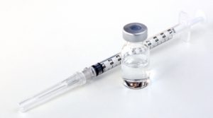 インフルエンザワクチンと注射器